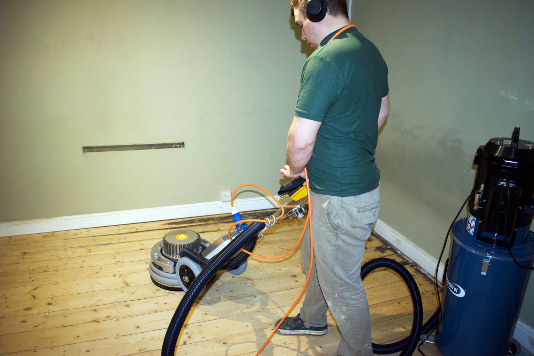One of the RFS team using the Pallmann Spider